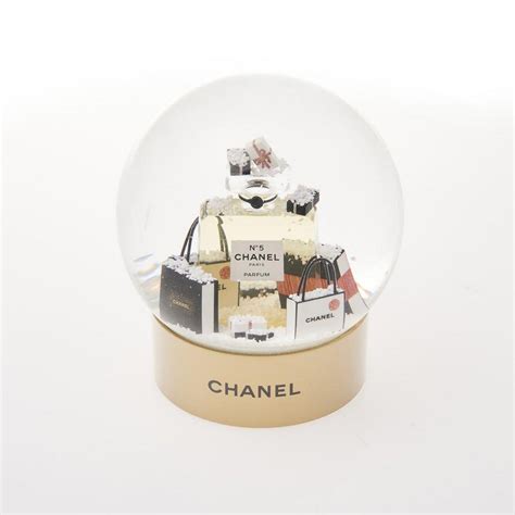 chanel snow globe 2021.